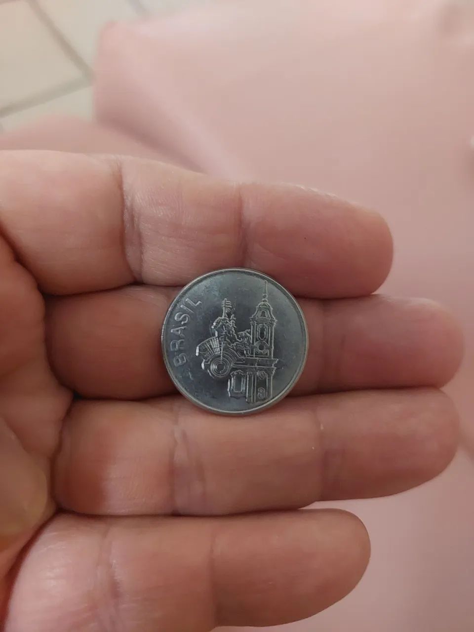 Moeda de Vinte cruzeiros de 1983 para colecionar - Foto 2