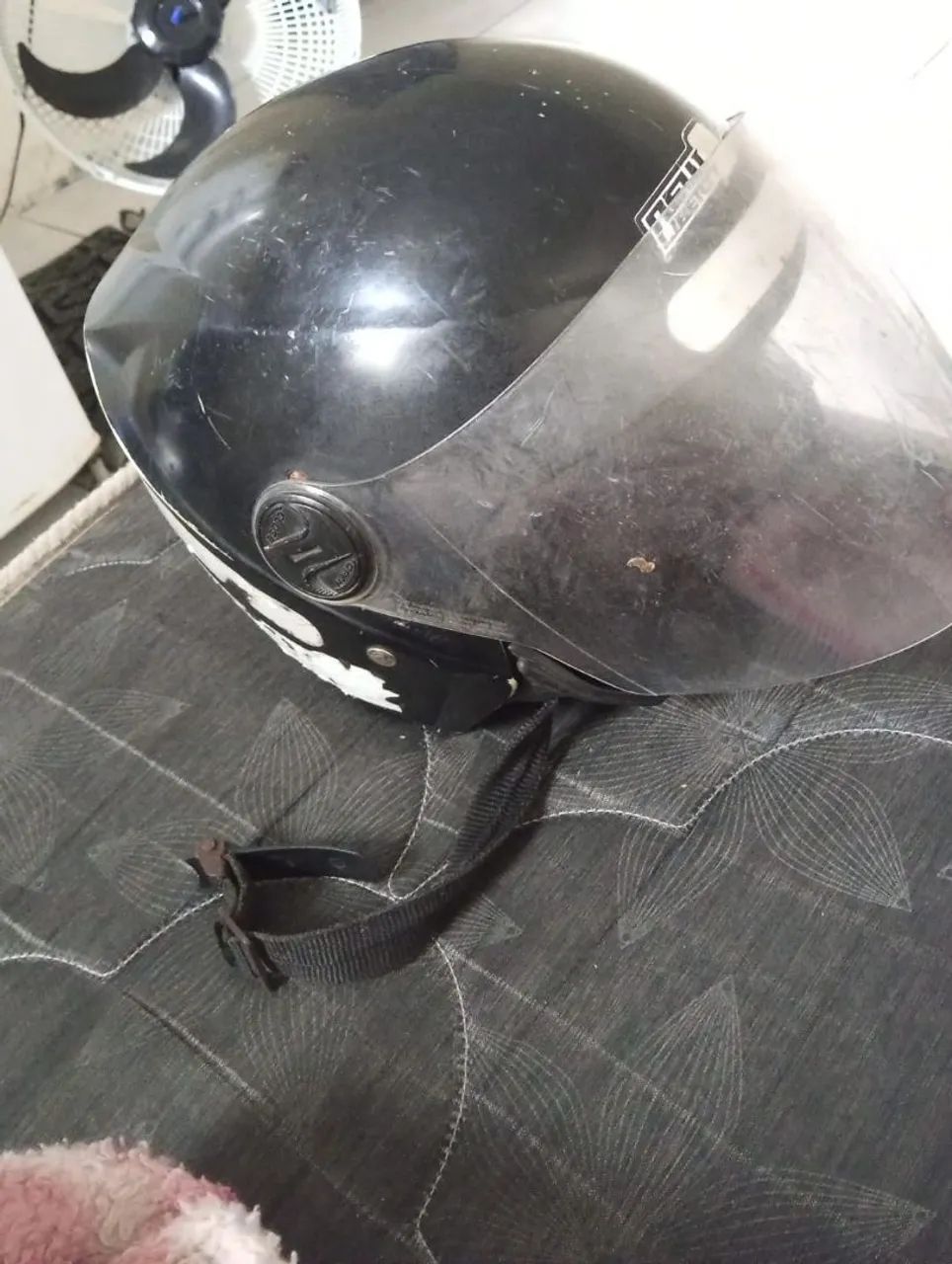 Vendendo capacete 
