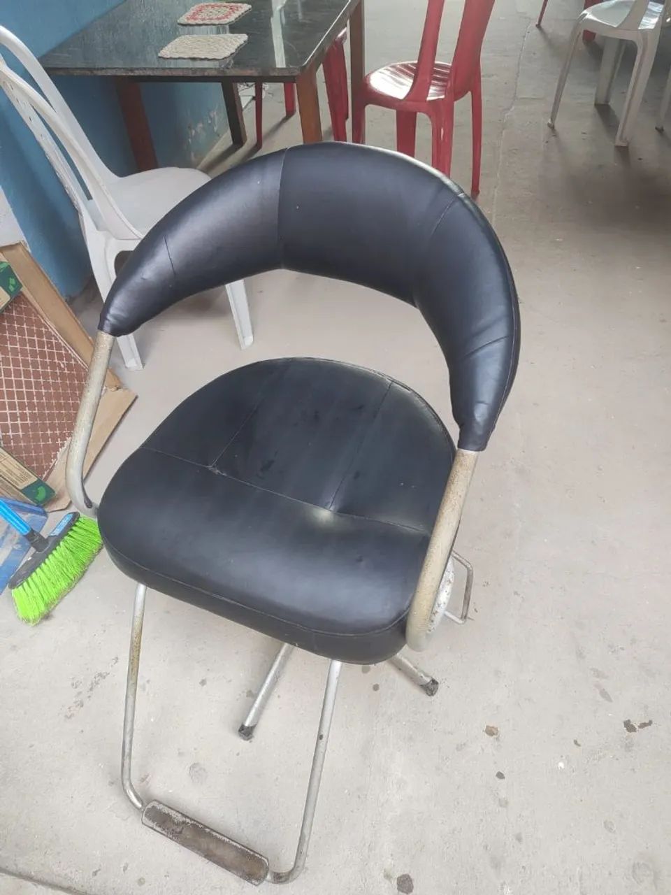 Cadeira e lavatório pra vender logo  - Foto 4