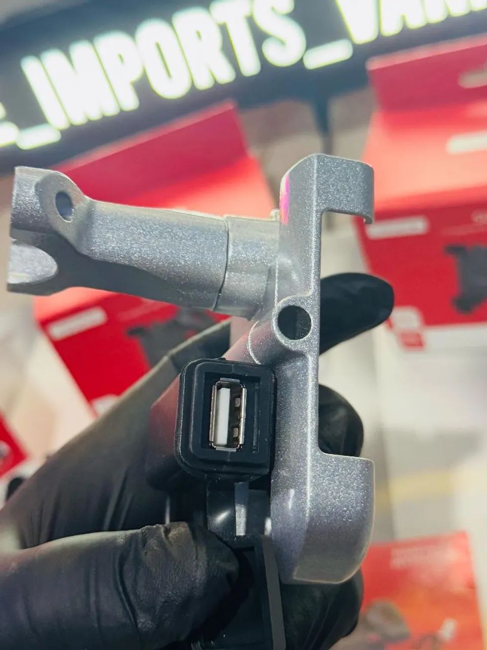 Suporte de celular para moto com carregador  - Foto 4