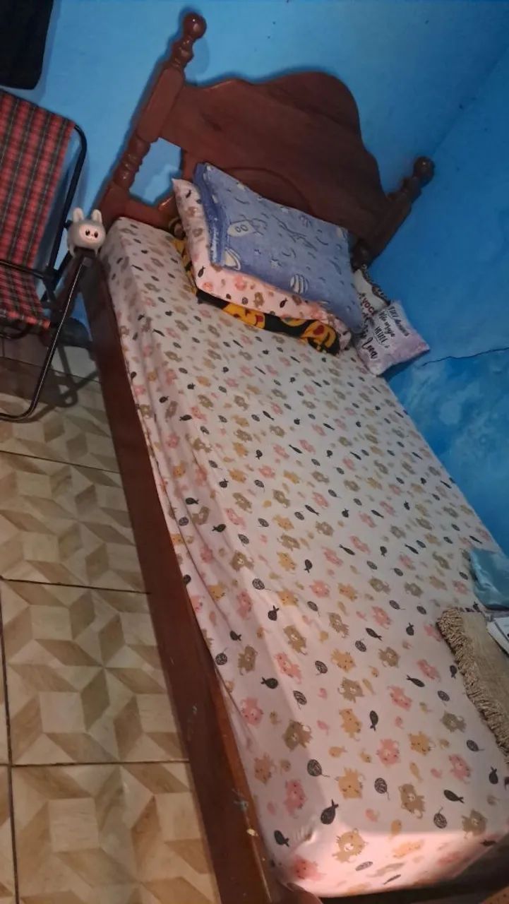 Vende-se essa cama de madeira 