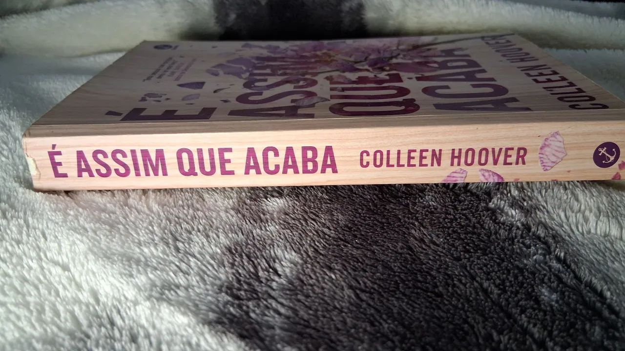 Livro É Assim Que Acaba - Collen Hoover (frete grátis para Maceió) - Foto 3