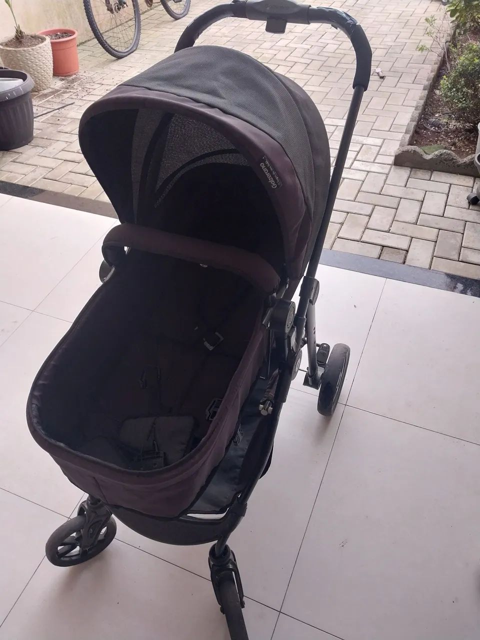 Carrinho de bebê galzerano,  vender rápido. 