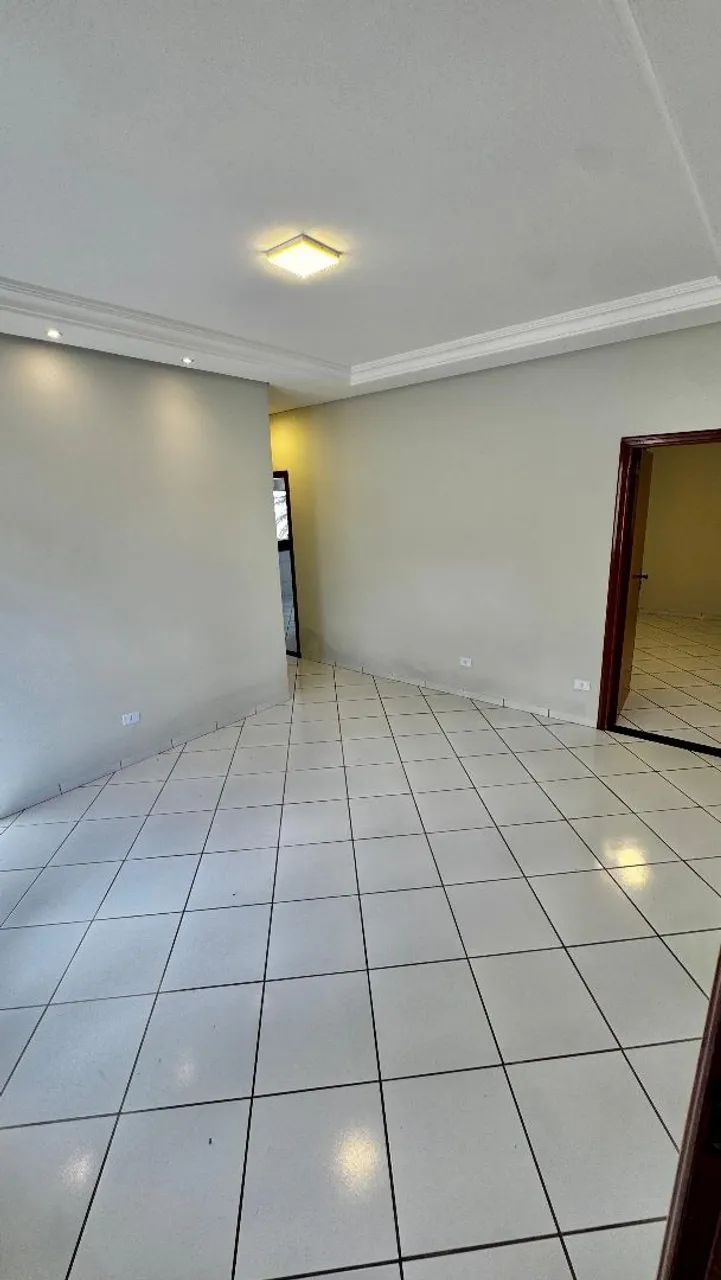 Casa ampla, otima localização. - Foto 4