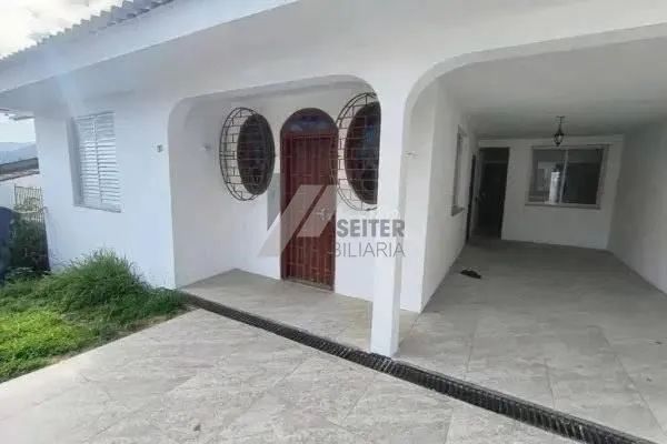 Casa com 3 quartos para alugar na Rua Luiz Pasteur, Trindade, Florianópolis