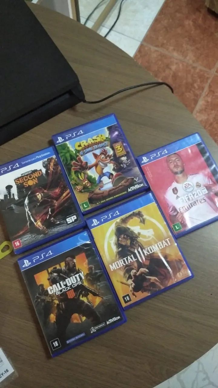 PS4 FAT, 1TB, 2 controles e jogos  - Foto 3