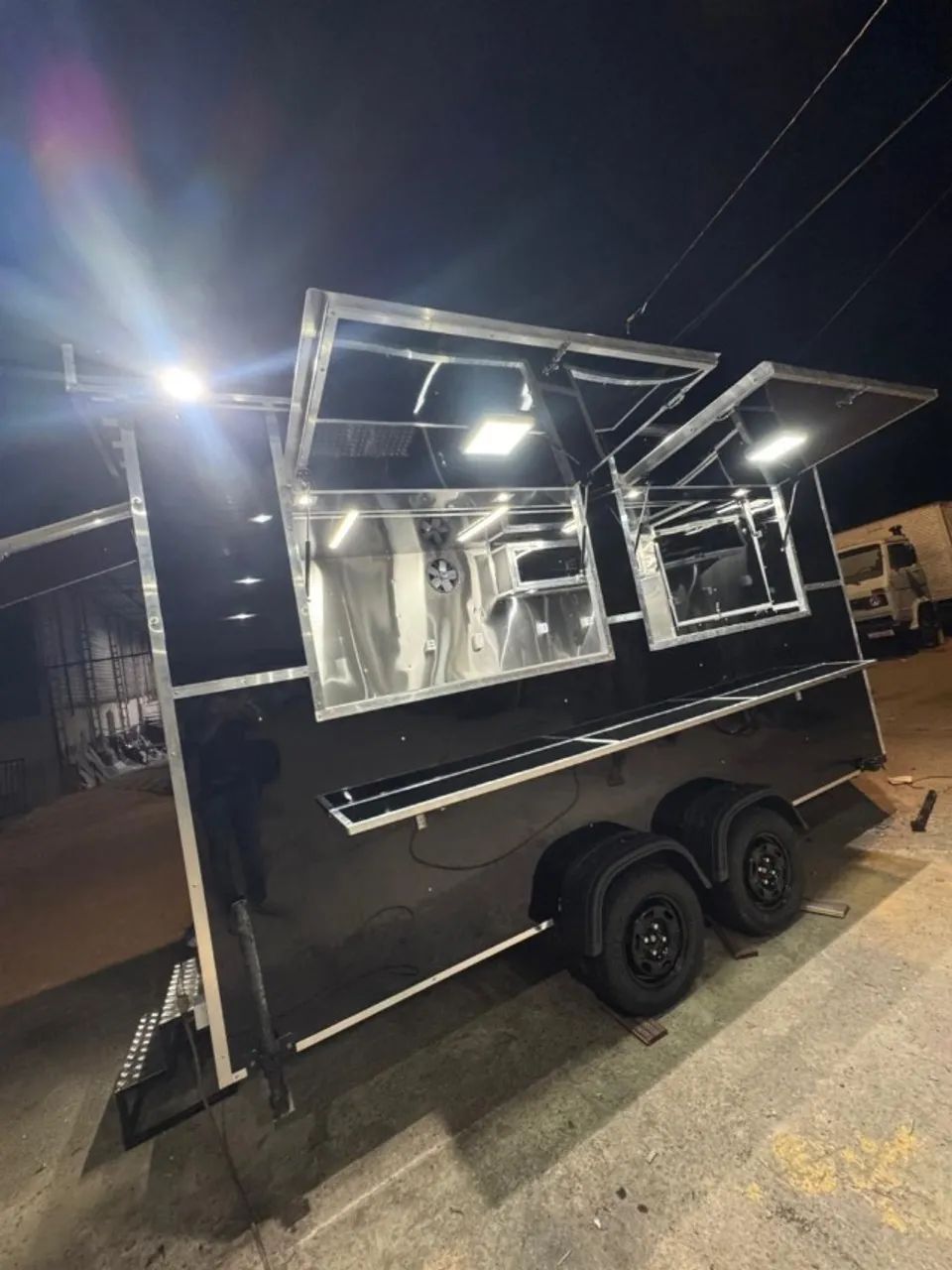 Trailer 432958064307752961