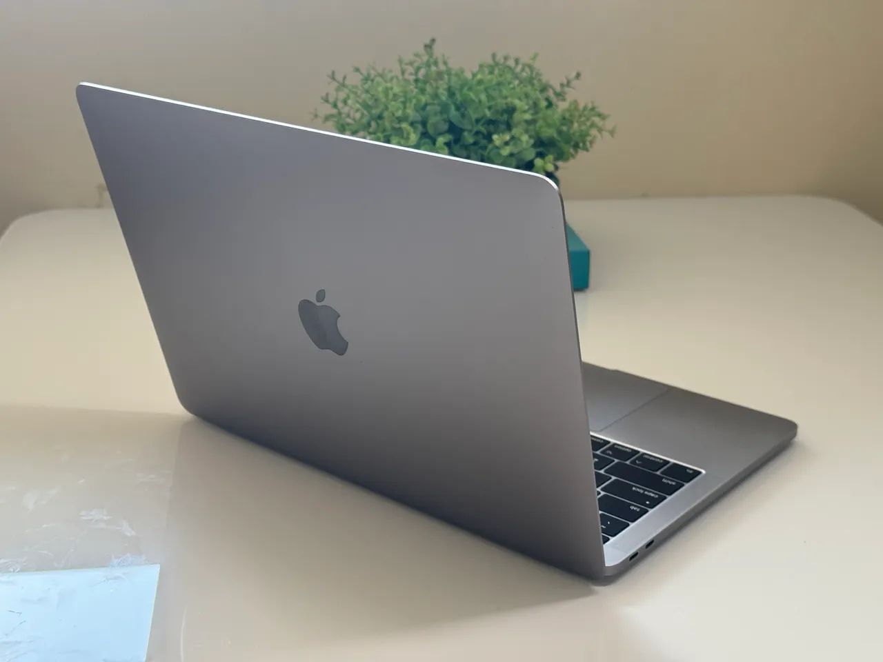 Apple MacBook Pro A1708 (Mid 2017) Cinza-espacial 13.3