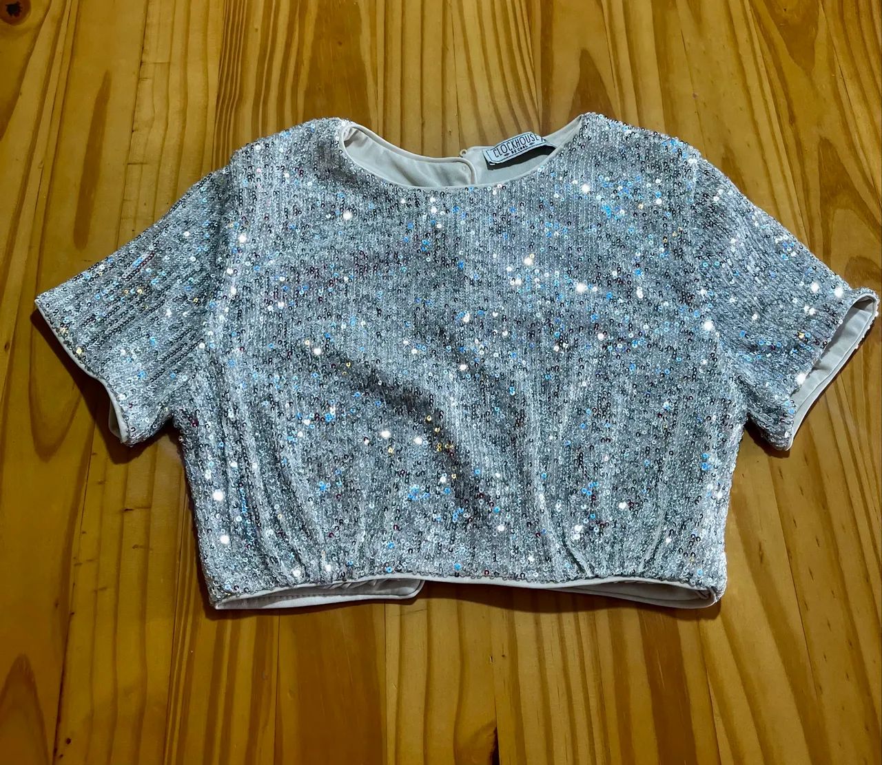 Blusa bege com brilhos paetê C&A