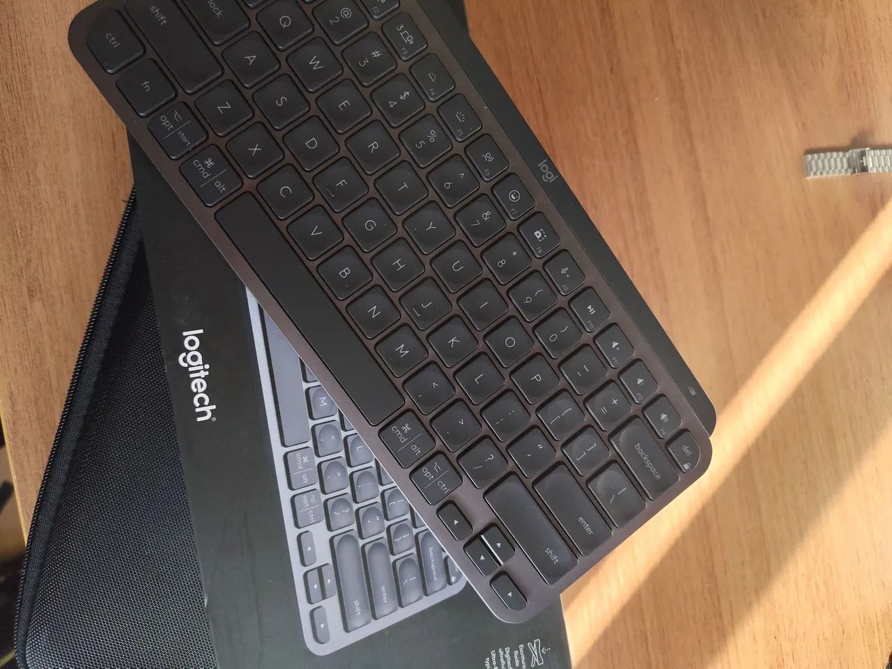 Teclado Logitech MX Keys Mini (com caixa e case) - Somente Pix - Foto 5