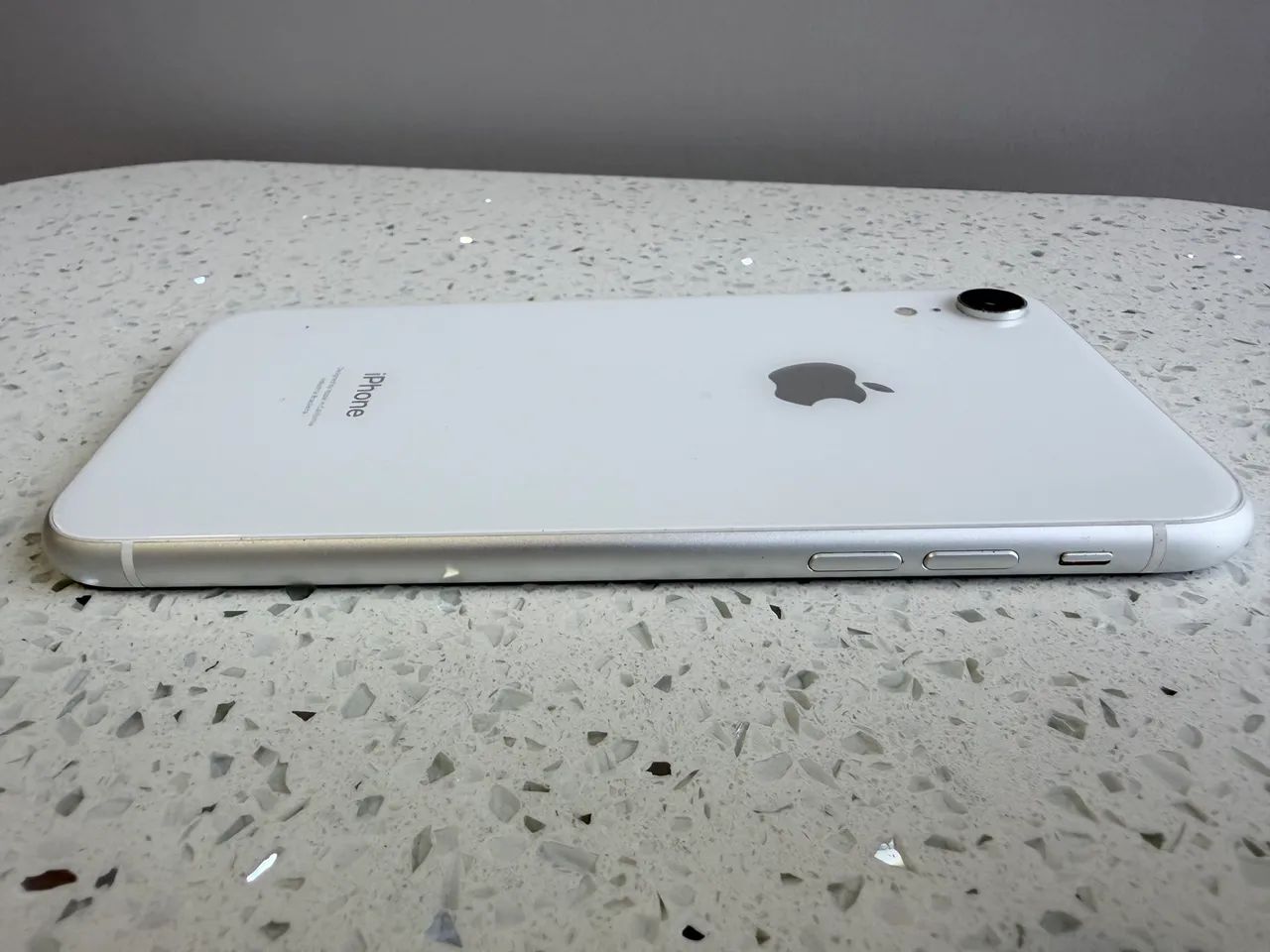 iPhone XR Branco 128GB | Muito Conservado - Celulares e iPhone XR Branco 128GB | Muito Conservado - Celulares e