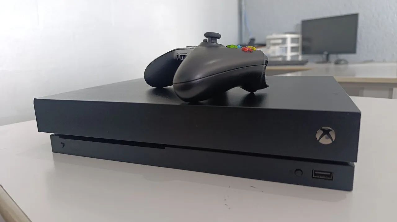 Xbox One X 1TB
