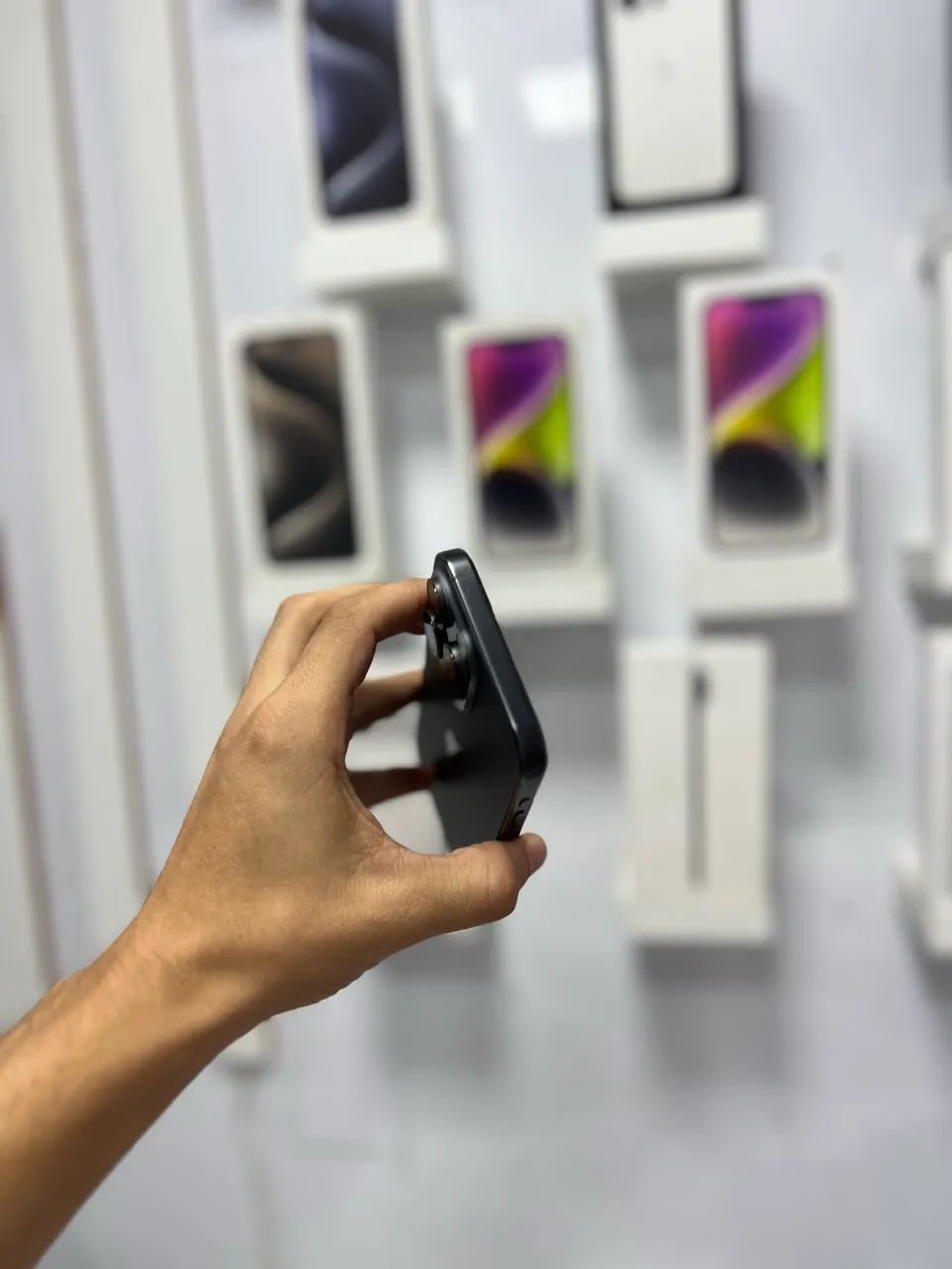 iPhone 15 Pro Max - 256GB preto  - Foto 4