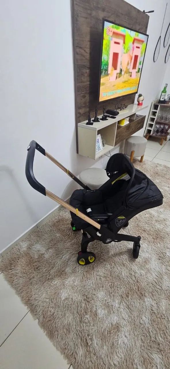 Vendo  um carrinho de bebê 2 em 1 - Foto 5