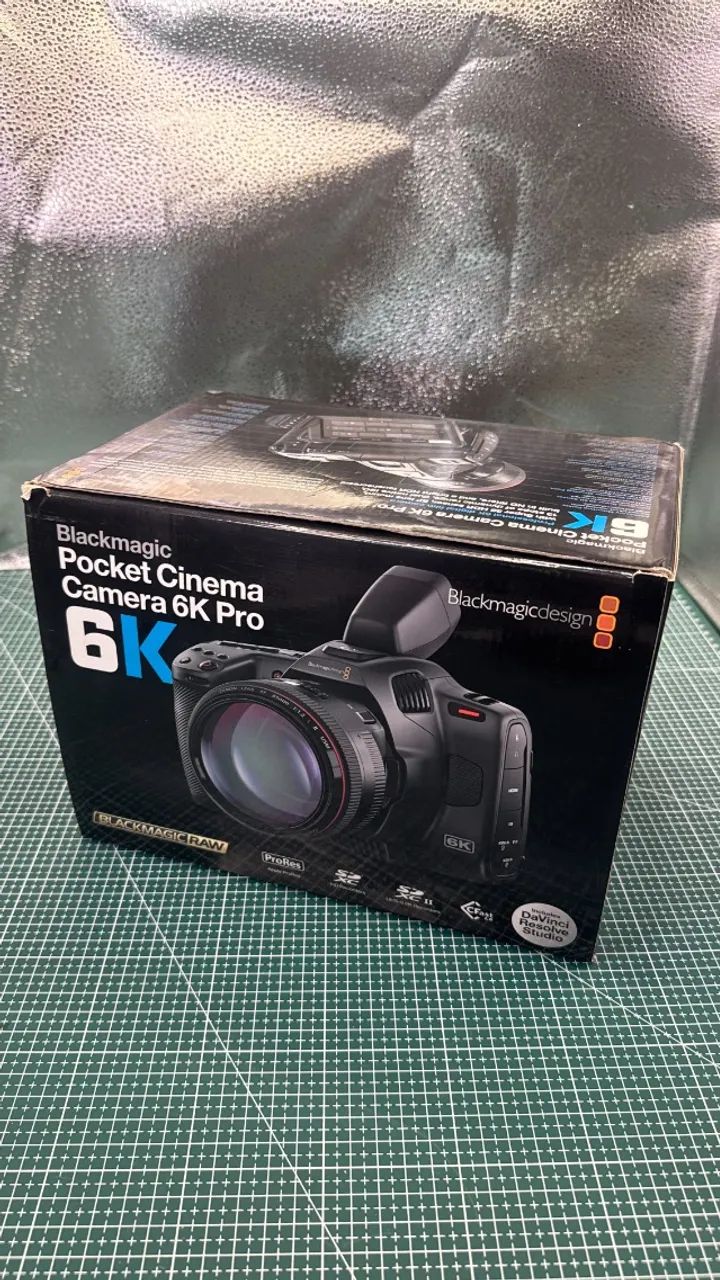 Blackmagic Pocket Cinema Camera 6K Pro + Cage Tilta + Top Handle + Acessórios