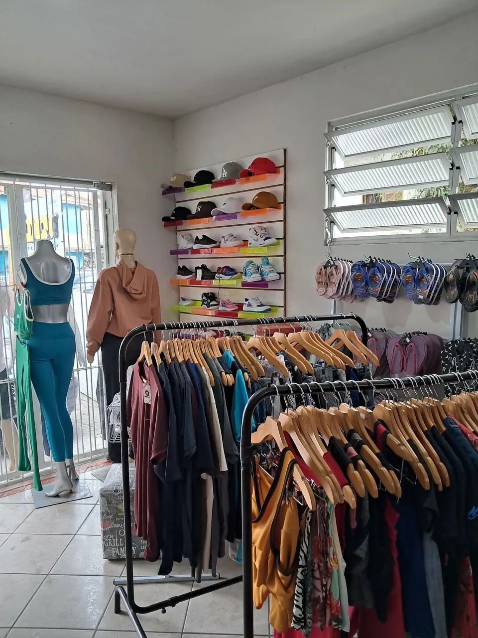 Vendo ou troco loja de calçados e roupas , preço de desapego  - Foto 3