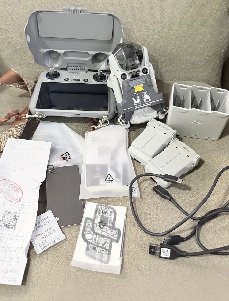 Drone DJI mini pro 4 Combo completo controle com tela 