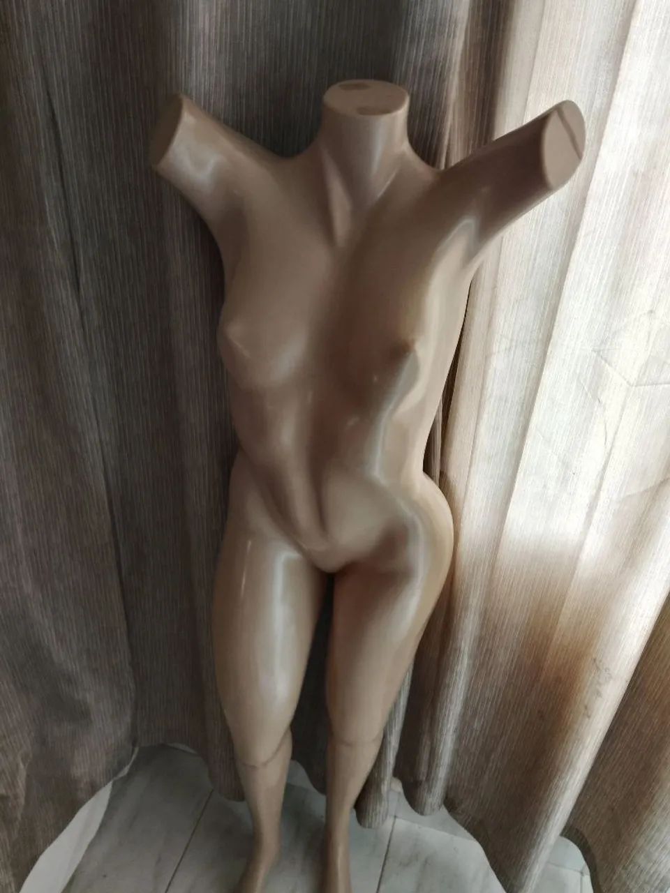 Manequim em ótimo estado cor bege/nude - Foto 5