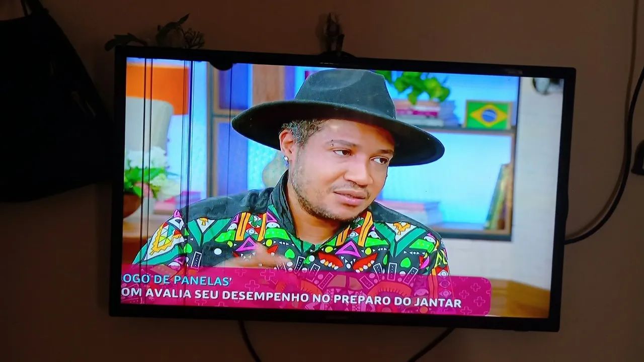 Televisão 32 Pol