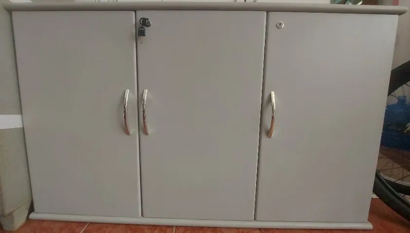 Armário de Escritório 3 Portas com Chave