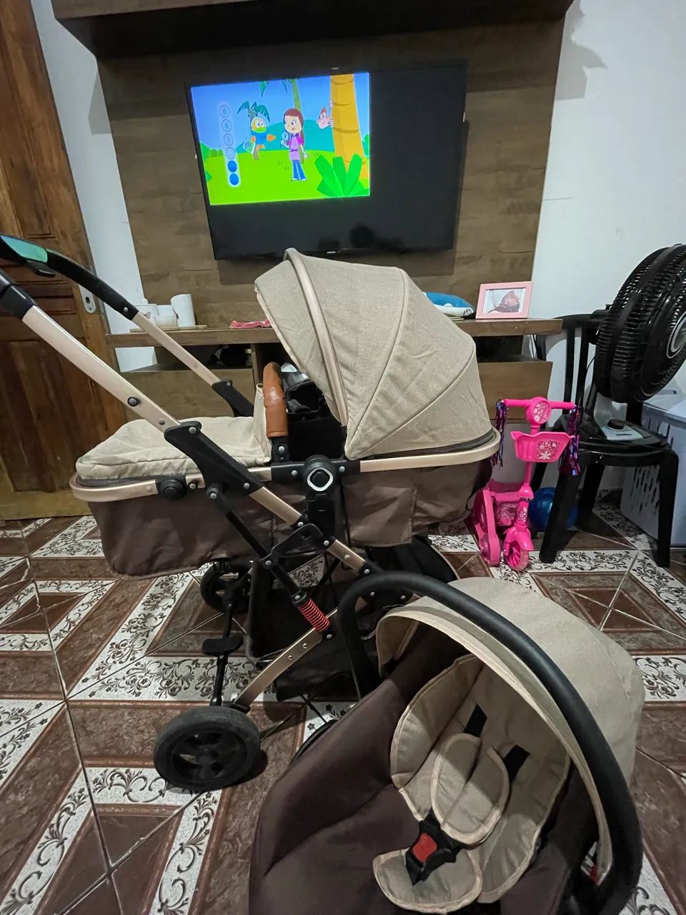 Carrinho europeu com bebê conforto  - Foto 2