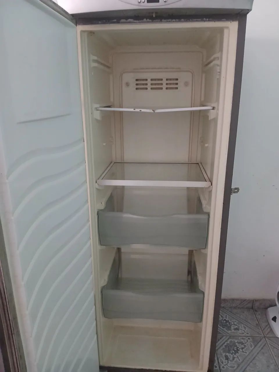 Freezer vertical em perfeito estado de conservação e funcionamento 