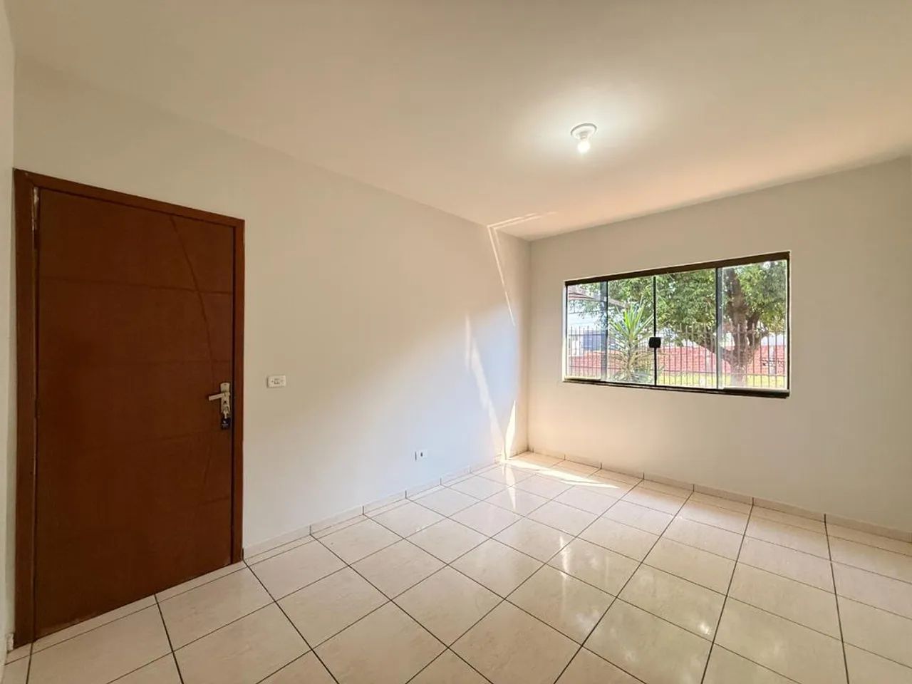 Casa para alugar em Maringá, Jardim Paris III, com 3 quartos, com 89.98 m² - Foto 4