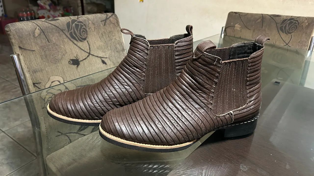 Bota em couro tamanho 48