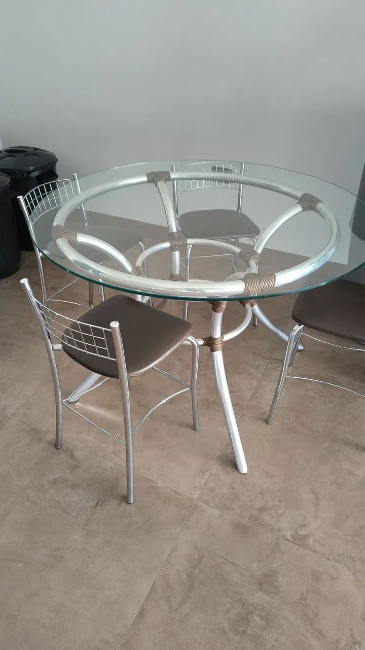 Mesa alumínio com 4 cadeiras 