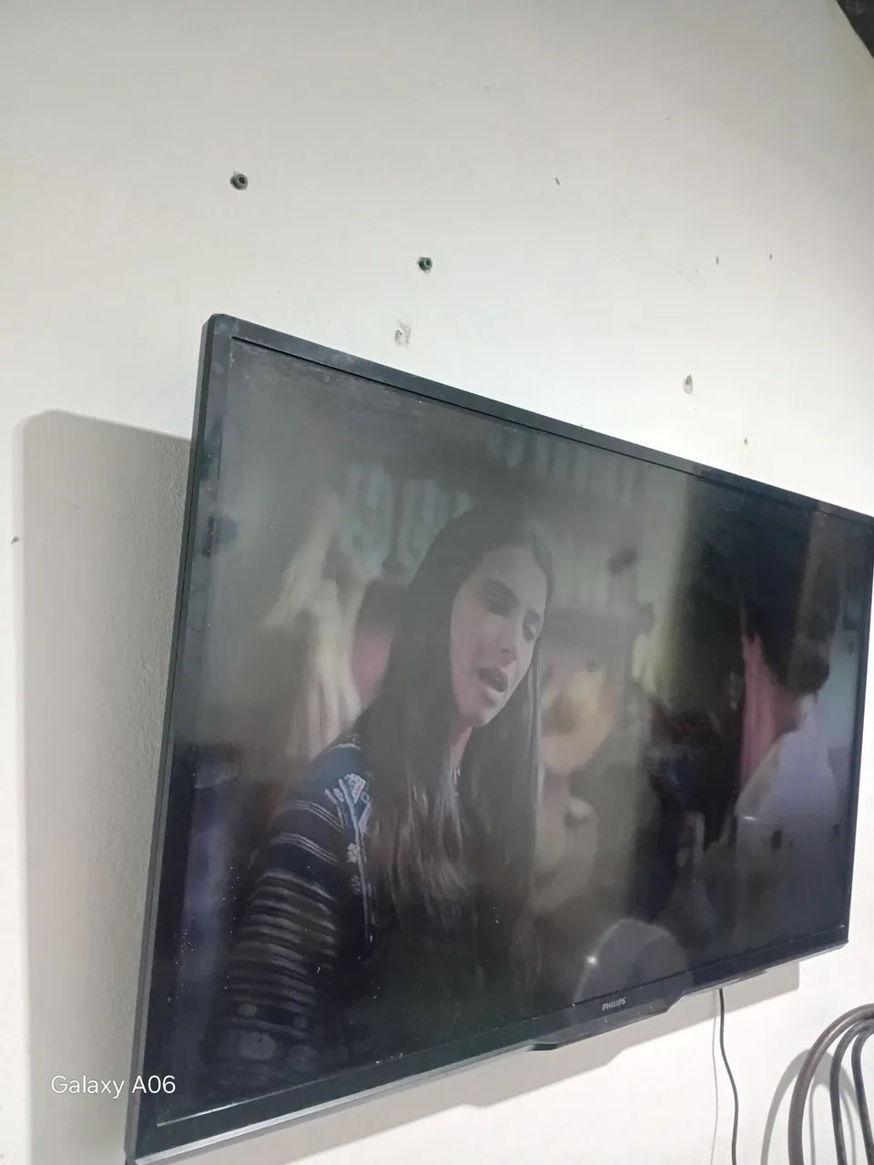 Vendo televisão 44 polegadas. 