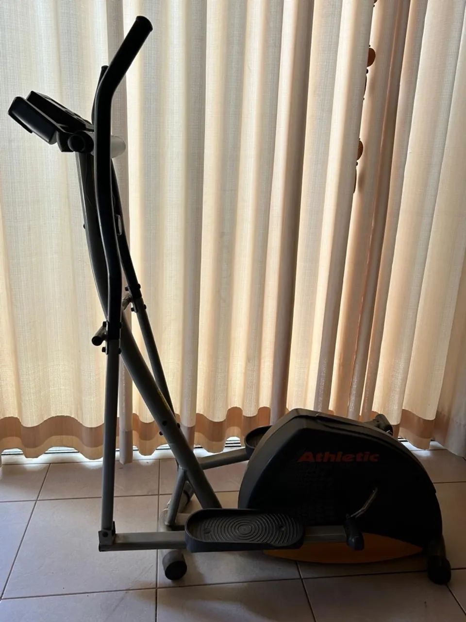 Elíptico ATHLETIC 410E Magnético semi novo - Foto 3