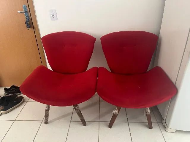 PAR DE POLTRONAS VERMELHAS