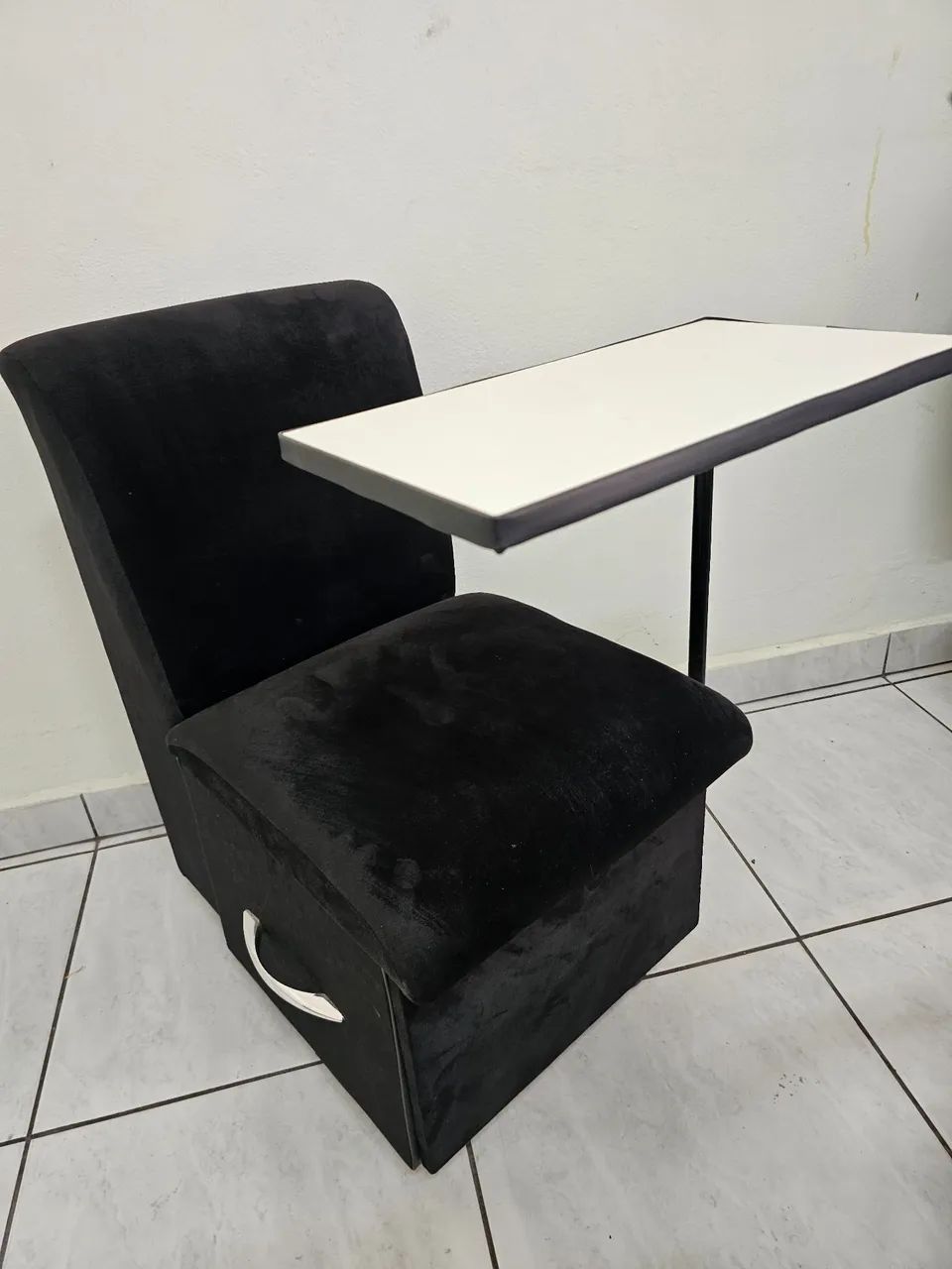 Mesa para manicure com cadeira e gaveta