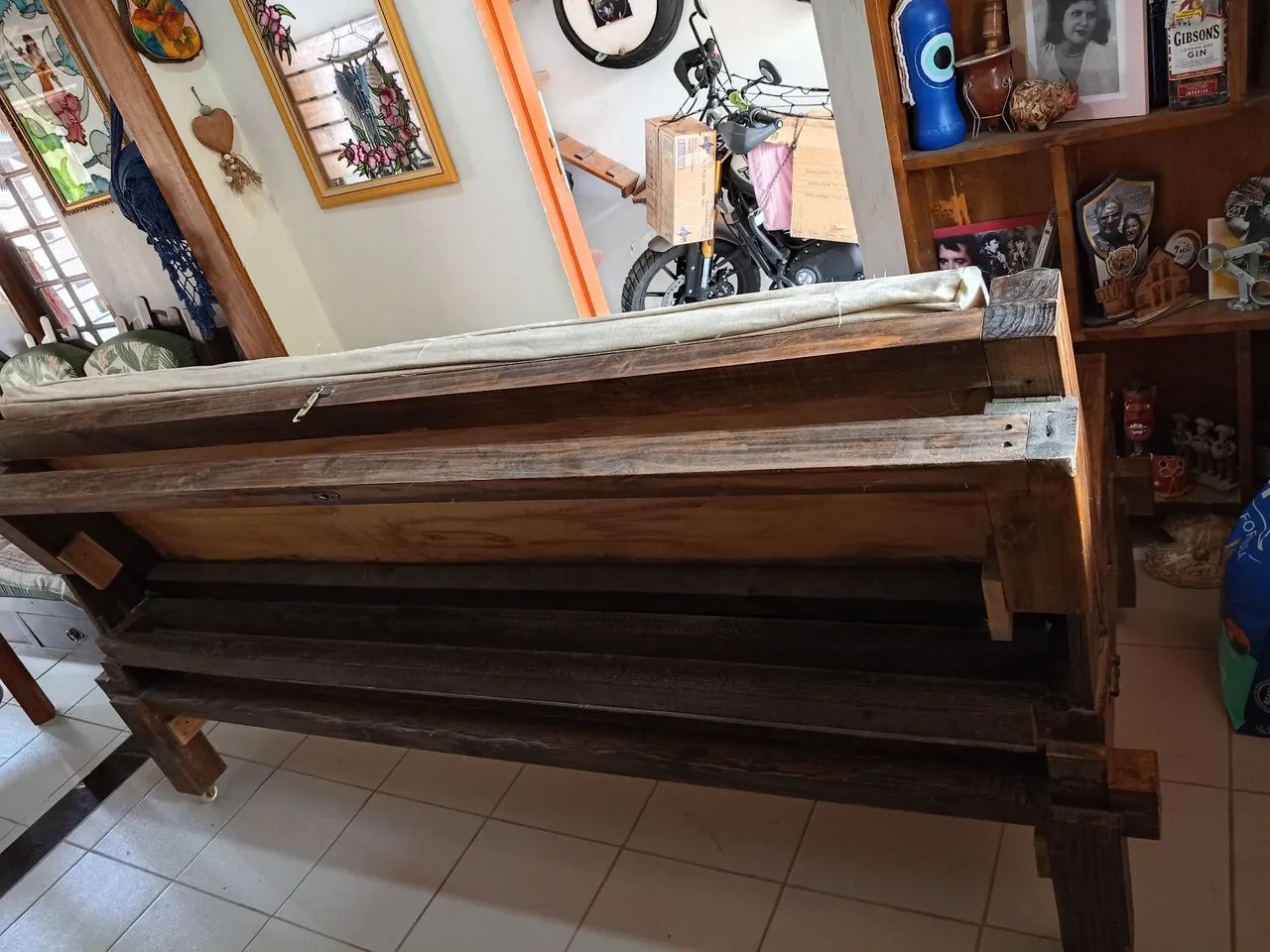 Sofá cama de madeira RETIRAR EM GRAVATÁ-PE  - Foto 5