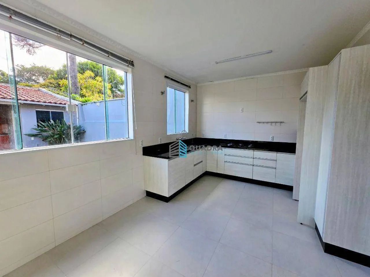 Ampla casa com 5 quartos na Rua Reinaldo Consoni