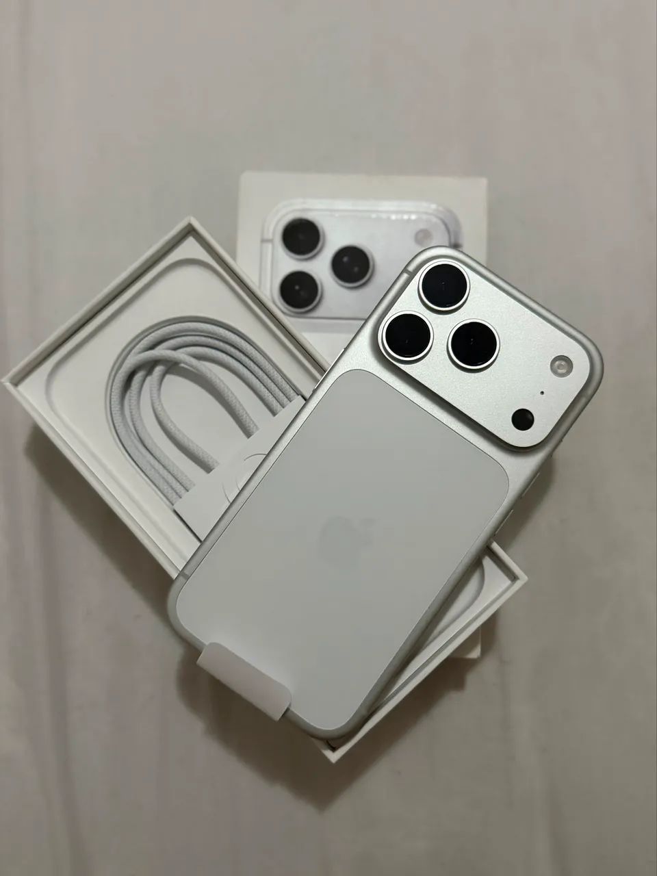 iPhone 17 pro 256gb silver. Zerado - Celulares e Smartphones