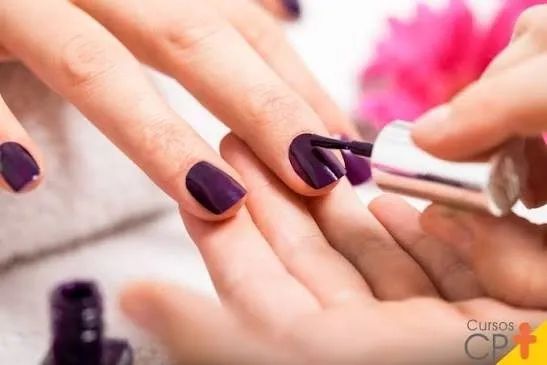 Contrata-se Manicure