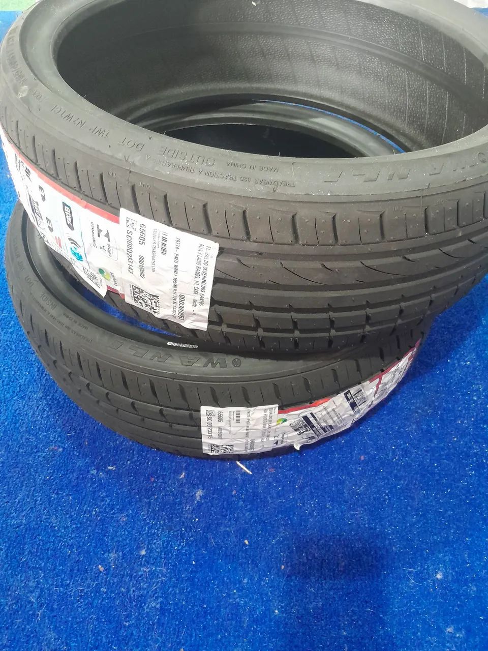 Vende-se 02Pneus 165/40 R17 NOVO!