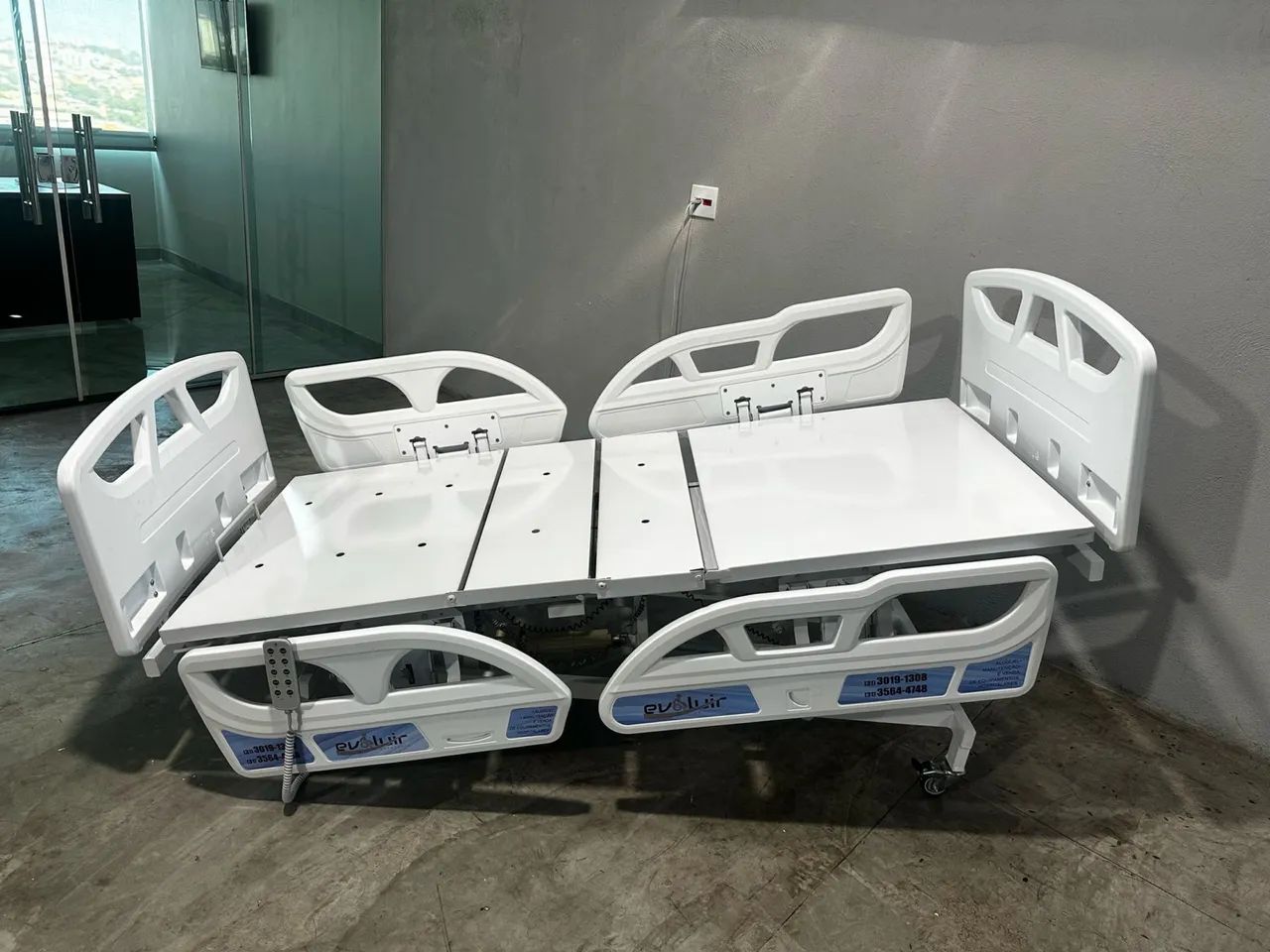 Cama hospitalar motorizada 
