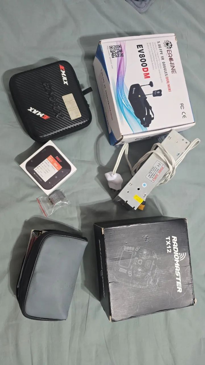 KIT Drone Tinyhawk I, Radiomaster TX12, Carregador ISDT Q8 e Óculos FPV Eachine EV800DM