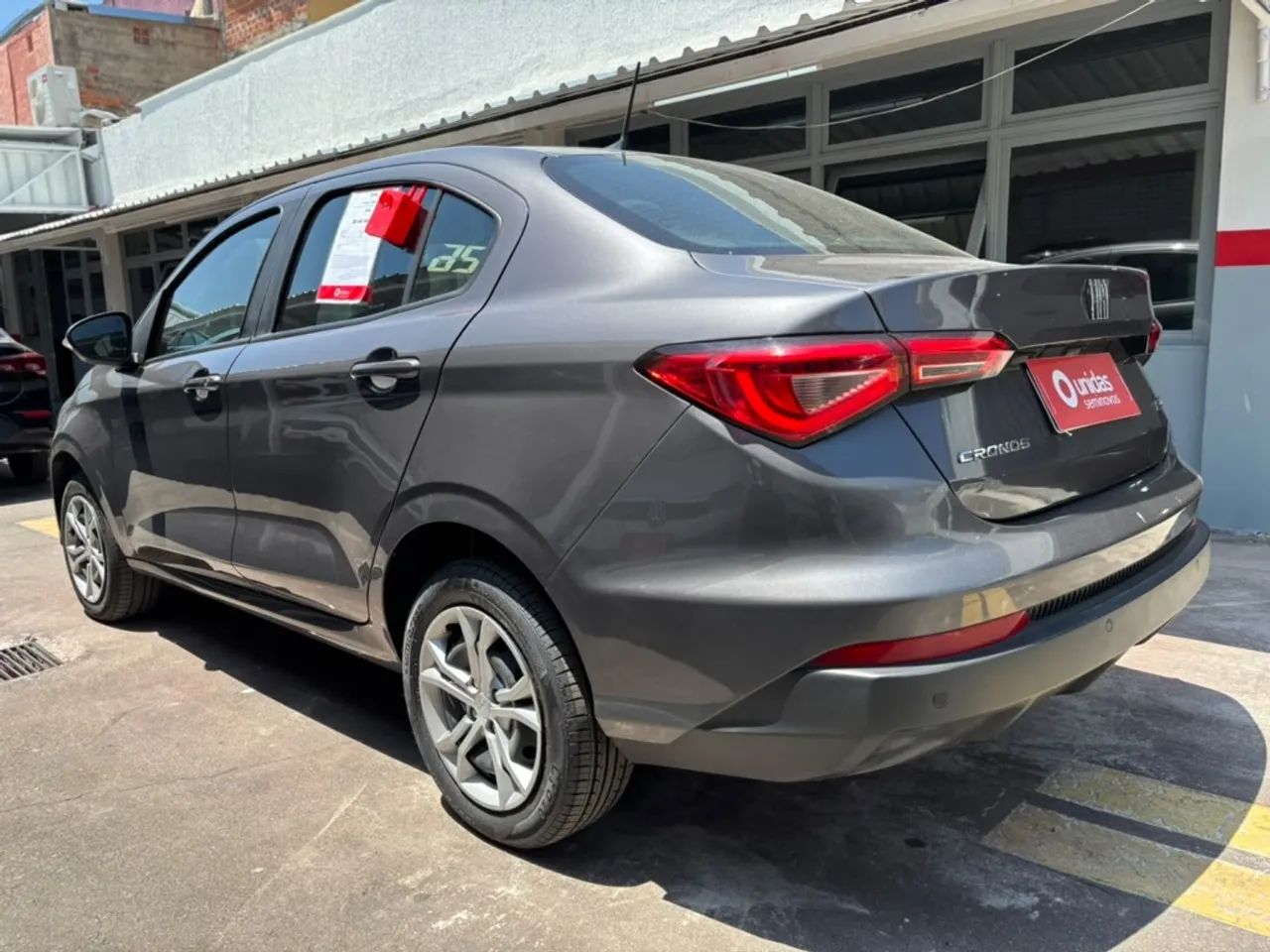 Fiat Cronos Drive 1.0 6V, foto 4 de 16