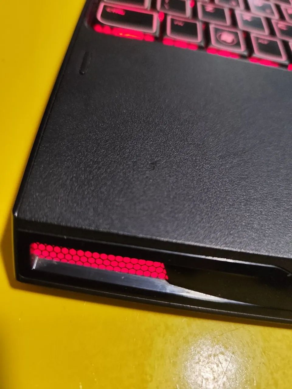 Notebook Dell Alienware, placa de vídeo Gforce NVidia, HD 500 gb, 8 de ram, retroiluminado - Foto 2