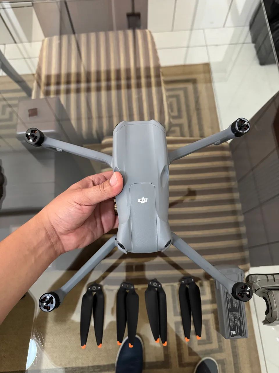 SOMENTE O DRONE DJI AIR 3 - IMPECÁVEL  - Foto 3
