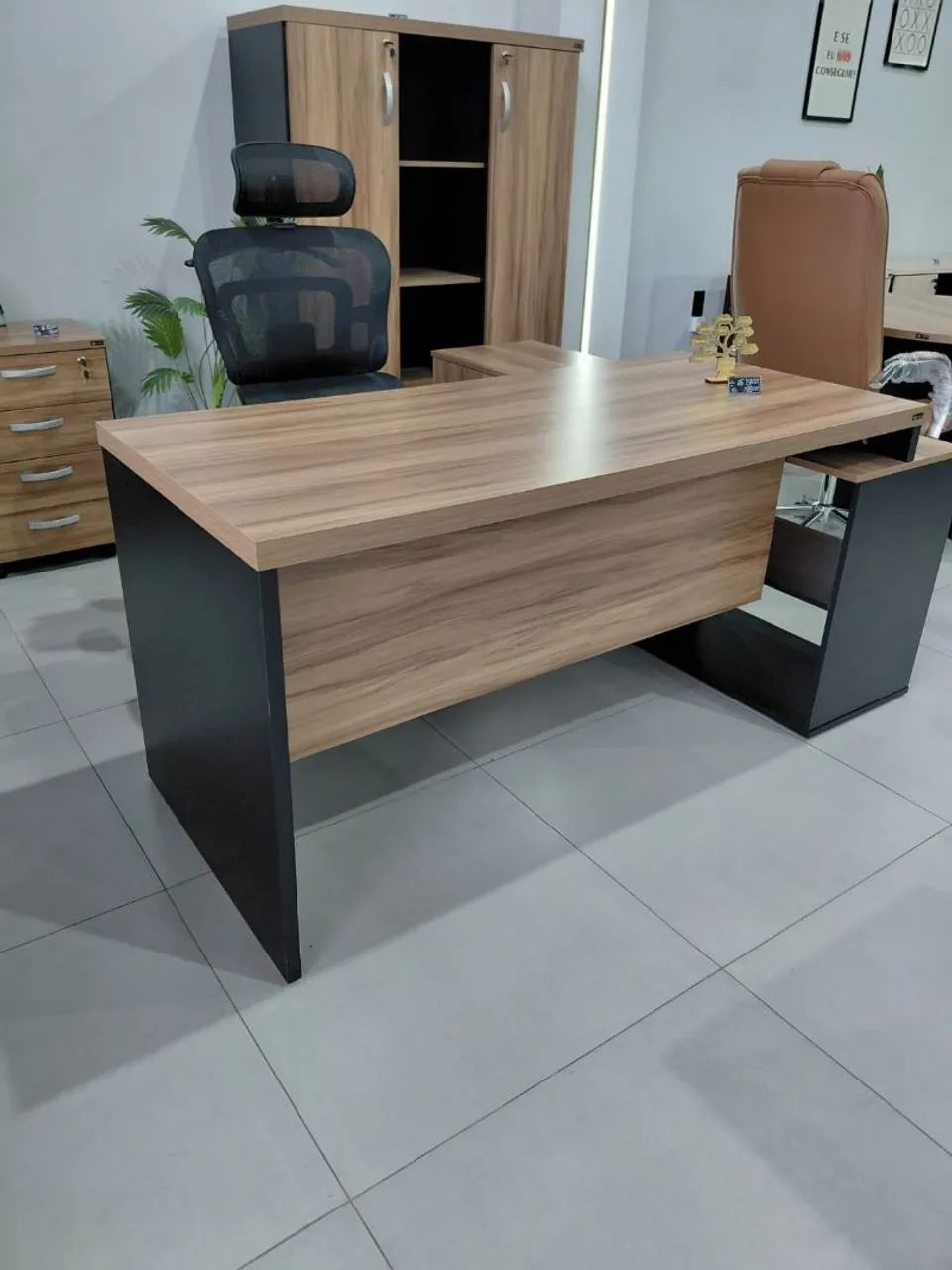 Mesa Executiva em L M30 Sevilha/Preto para Escritório - Foto 2