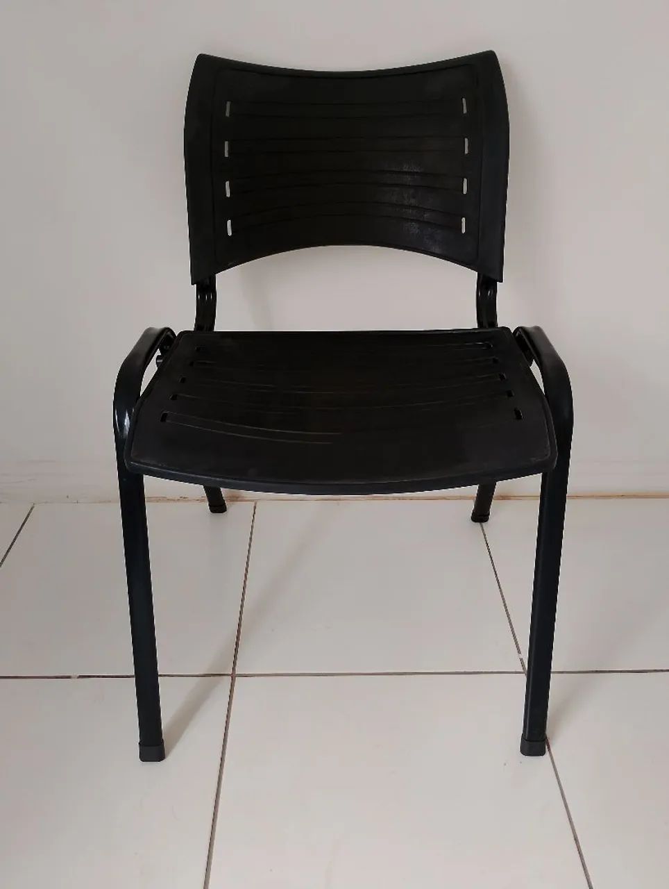 Cadeira Preta Empilhável Polipropileno 