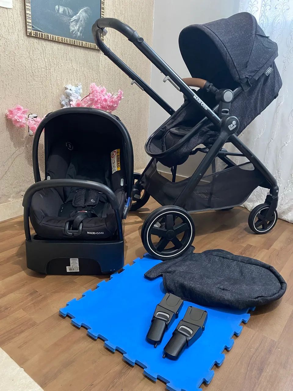 Carrinho Maxicosi com bebê conforto e base