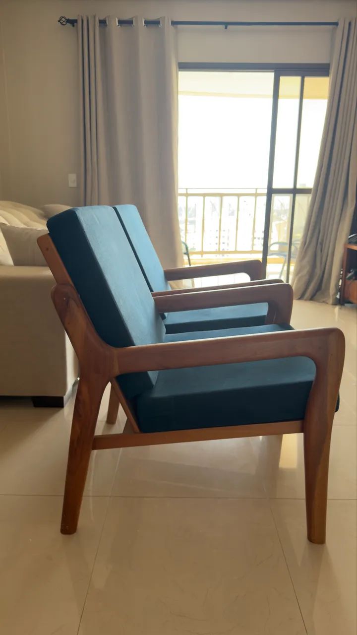 Poltronas de madeira com estofado - Foto 4