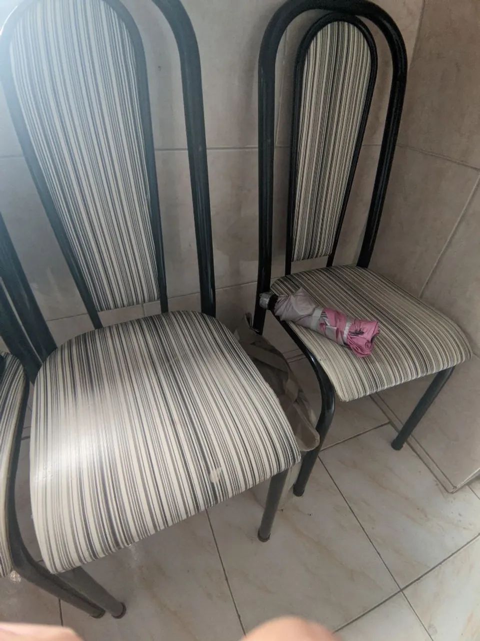 Mesa de Mármore com 4 cadeiras 