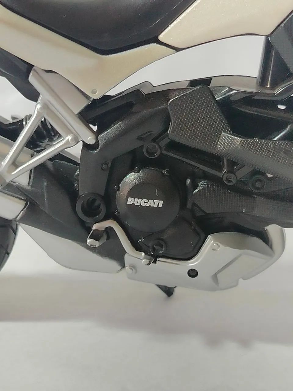 Miniatura Ducati 1200S Maisto Assembly Line 1:12 Completa + Caixa e Montada - Foto 3