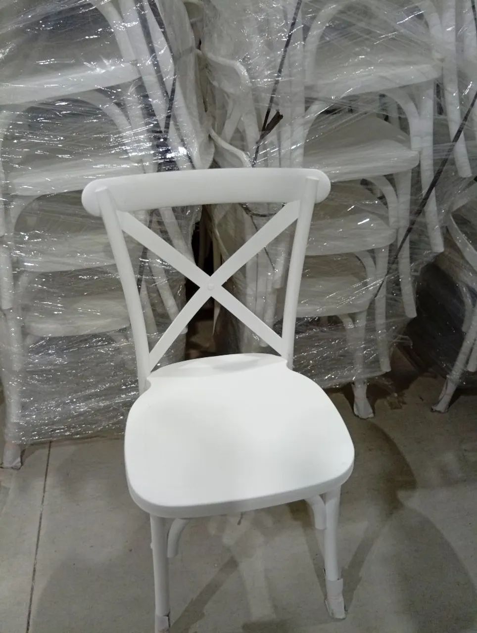 Cadeira branca  - Foto 2